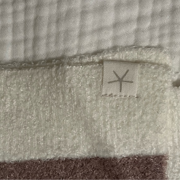 Barefoot dreams, blanket scarf. Cozy chic lite. Pearl/deep taupe. Gently used - Picture 7 of 8